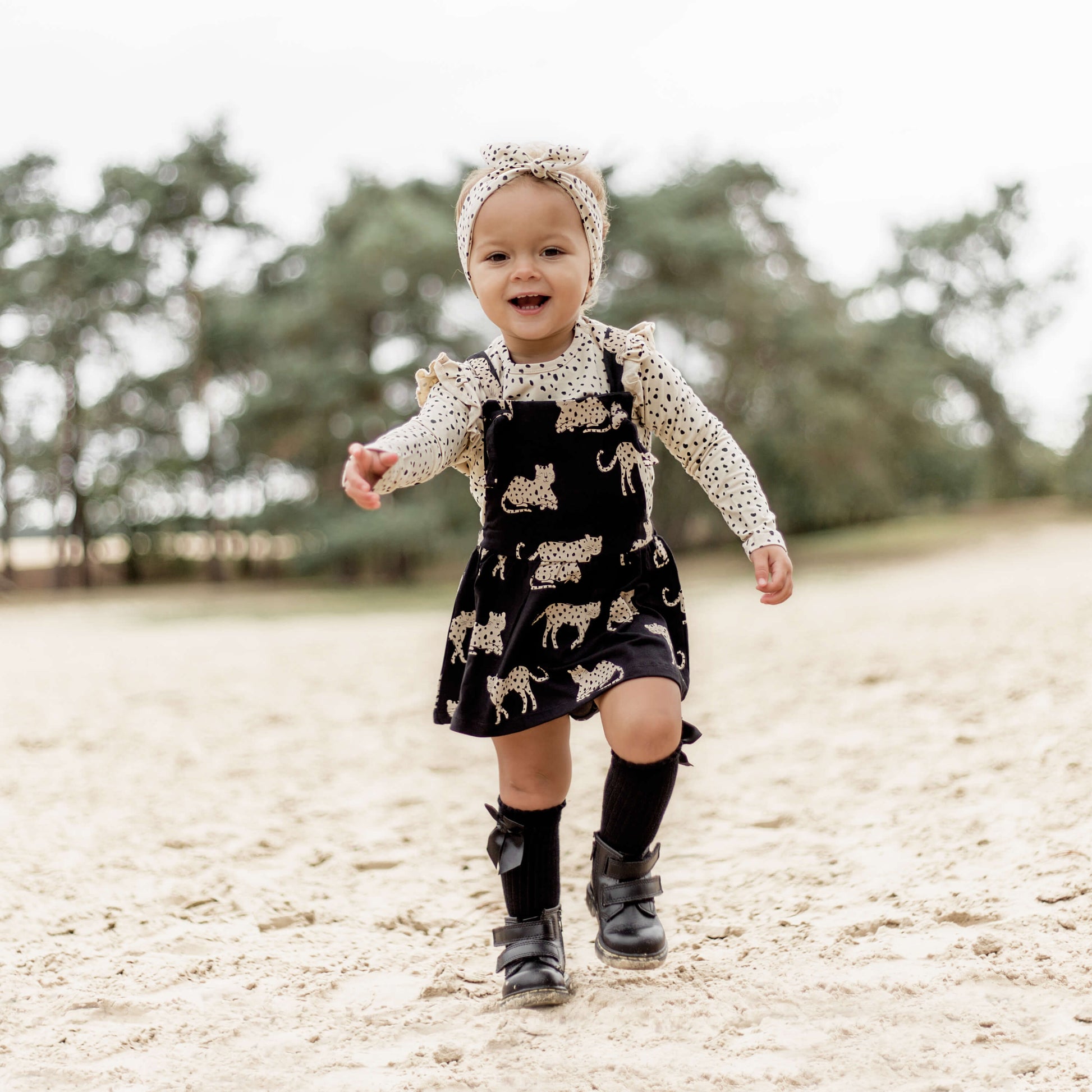 binnenplaats Harnas Oorzaak Your Wishes Dungaree Dress Wild Cheetahs - Baby Jurkje Zwart – Bee Cute -  Babykleding & Kinderkleding